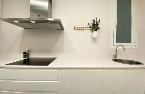 Spacious Elegant on Avenue Diagonal By MyRentalHost - Photo 24