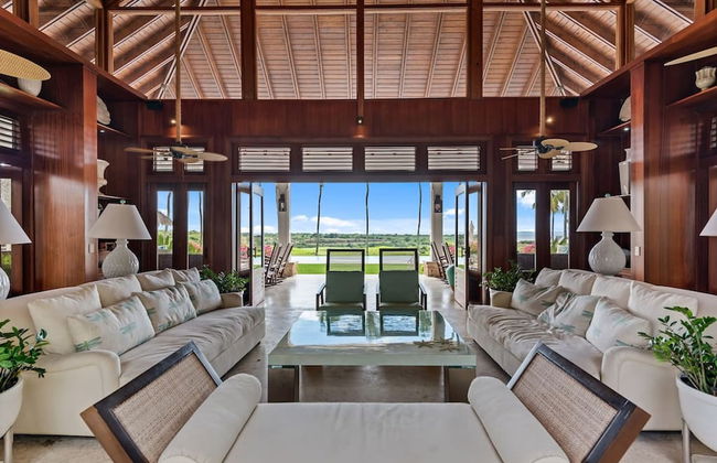 Magnificent Eight Bedroom Holiday Home - Photo 8