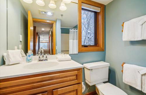 Highridge B14 Enjoy the view ski back trail shuttle service sports center - Photo 19