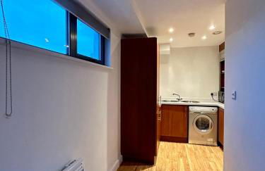 City Centre 2 bed apartment with a balcony - Foto 13