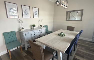 Ultimate Backyard Oasis, Heated Pool, Spa and Lake - Foto 15