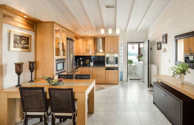 Beautiful and Modern Apartment in Neos Marmaras - Photo 4