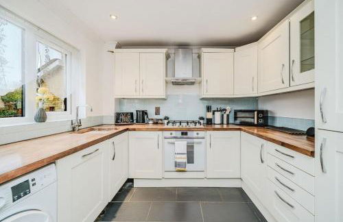 Fowler House 2 Bedroom ,Free WIFI, Parking, Crawley, Close to Gatwick Airport, Contractor friendly, business travellers - Foto 9