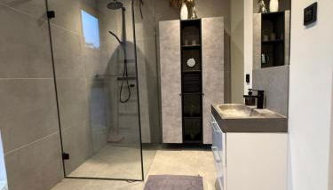Schönes City Design Apartment I Boxspring I P I Smart I Wasch I 200m Bahnhof - Foto 4, Shower