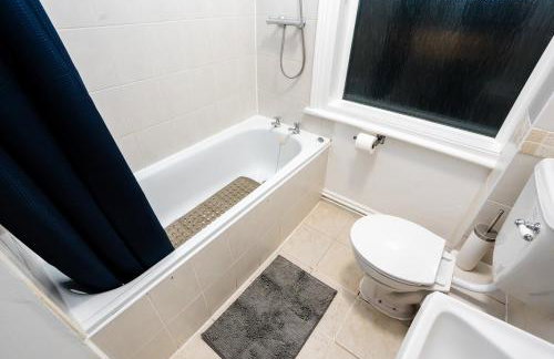 Comfy 4 Bed House near Notts City Centre - FREE Parking - Foto 54