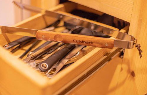 Cabin #6 Bobcat Bunkhouse - Pet Friendly - King Bed - Sleeps 4 - Photo 11