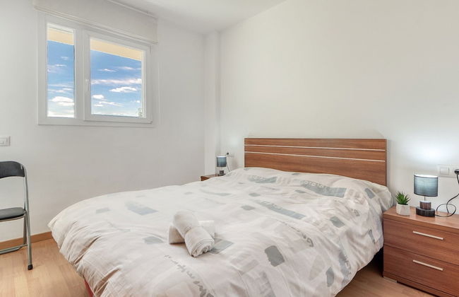 Charming Apartment With Patio - Photo 4