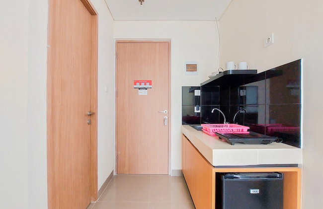 Homey And Comfort Studio Apartment At B Residence - Foto 6