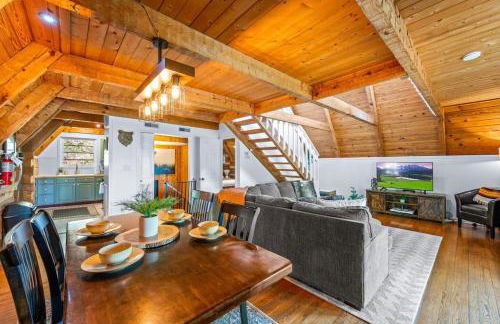 Charming A-Frame Cabin w Hot Tub & Mountain Views - Foto 9