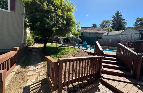 Medford Home And 2 Condos With Pool - Photo 4