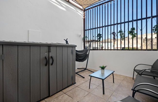 Otium Rentals Penthouse w 2 Terraces - Photo 27