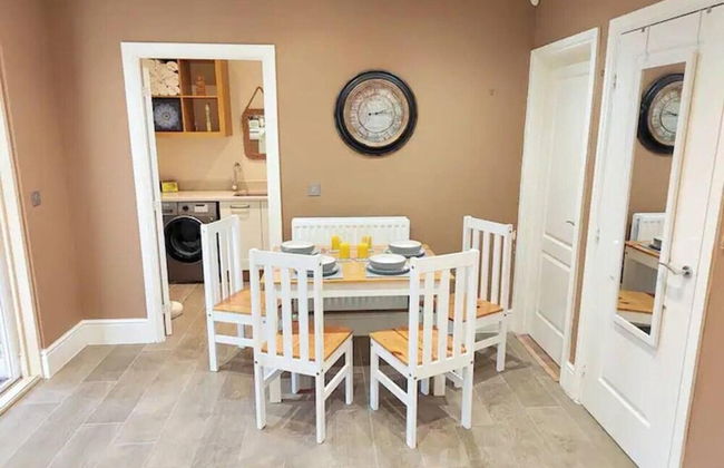 The Ayres House 2-bed Apartment in Cambridge - Photo 25