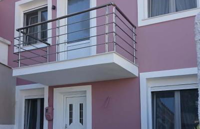 Toula's House - Photo 1