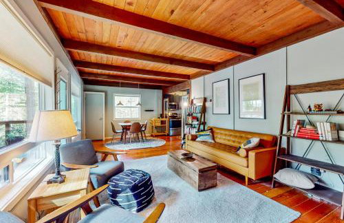 Wooded-View Decks: Family Cabin Retreat in Deming - Foto 5