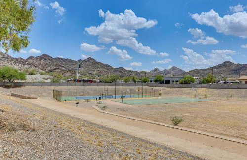 Getaway with Balcony and Spa 13 Mi to Old Town - Foto 28