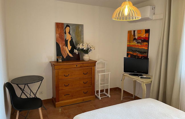 Apartment With sea View and Pool - Photo 4