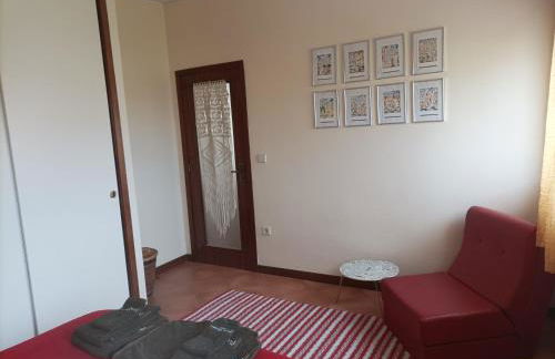 Yellow House - Photo 21