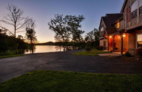 Chalets Resort Luxury Lakefront Villa Amazing View 2 Pools Free Amenities Dock - Foto 1