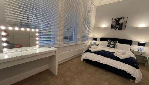 Contractors Business Families Relocation Accommodation enjoy Fast WiFi Large Screen Smart TV and SKY Sports in this Spotless Ground Floor apartment - Foto 4