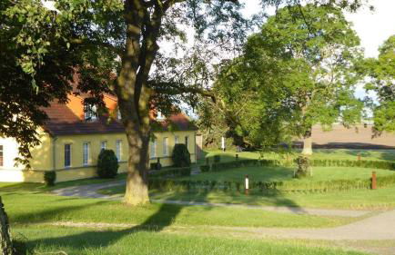 Gut-Rattelvitz-Parterre-A-hochwertig-Sauna-Kamin-eTankstelle-Spielscheune-15-000qm-Parkland - Foto 29