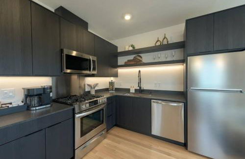 Seattle Charm, near university,3 BR,W&D, fast wifi - Photo 26