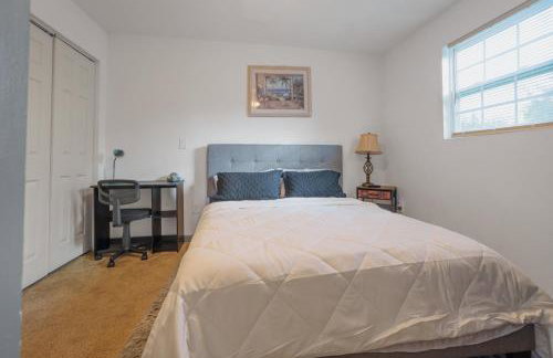 Stylish & Quiet 3BD Sleeps 8 Near Stadium & Downtown - Foto 6