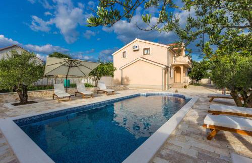 Villa Tina with Swimming Pool, Tennis court, Games room, Sauna, Gym, BBQ - Foto 1