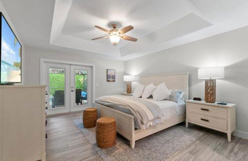 Modern Luxury Retreat in Naples - Photo 32