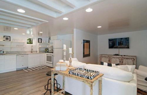 Remodeled Beach Bungalow, Block to the Beach - Photo 7