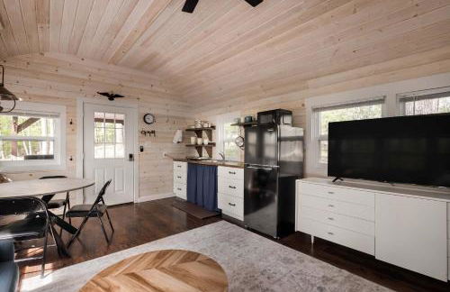 Tiny Cabin w Fire Pit Game Room and Dog Friendly - Foto 12