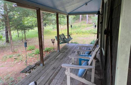 Cabin in the woods with fire pit and porch - Foto 68