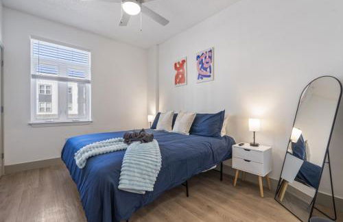 Bright Uptown Bliss - Free Parking, Walkable, Views - Foto 19