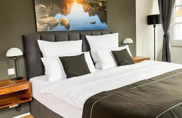 StayZen Holz & Hirsch Deluxe Hideaway zentral mit Parkplatz - Foto 1