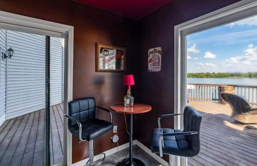 New Renovated 5BD Home with Hot Tub Sauna & Game Rm - Foto 71