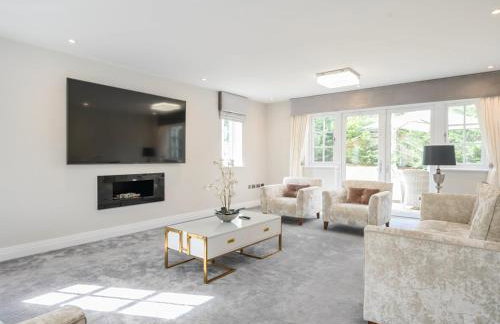 Large Comfortable & Private Home in Fetcham - Pass the Keys - Foto 1