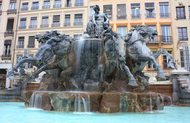 Recorrido privado a pie por lo más destacado y la historia del casco antiguo de Lyon - Foto 11