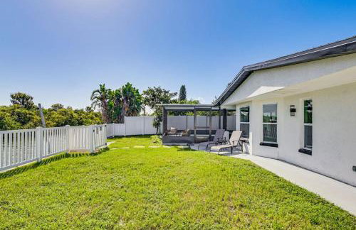 Canal Front Oasis w Heated Pool Close to the Beach - Foto 7