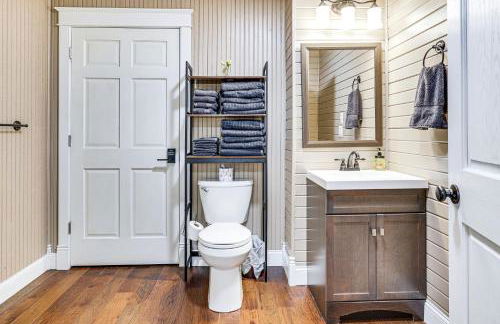 Pond Access and Fishing Cedar Lodge in Versailles - Foto 26