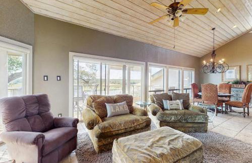 Refined Panoramic Paradise on Lake Travis with Boat Launch and Tesla Charger - Foto 8