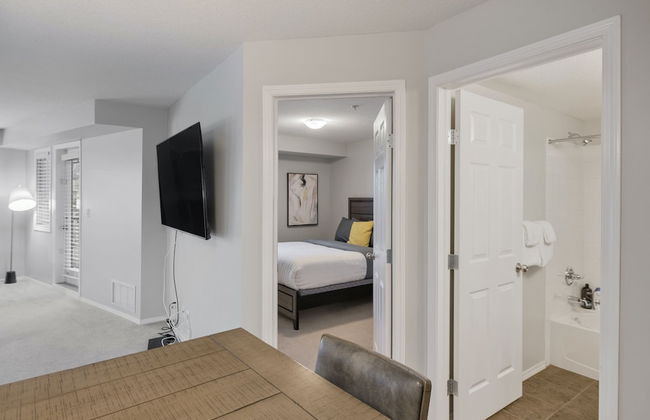 AMAZING 3Br Condo | Heated Pool & Hot Tub | Hm Theatre | Pool Table - Photo 2