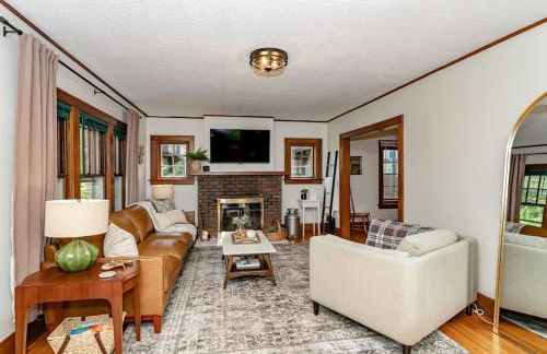 615 Ash Avenue - Modern Retreat w Hot Tub - Foto 6