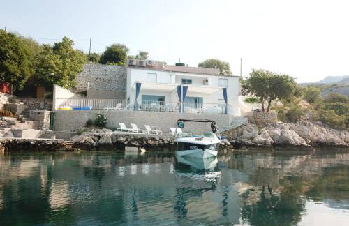 Villa Beline direct aan zee, verwarmd zwembad en sauna - Photo 3