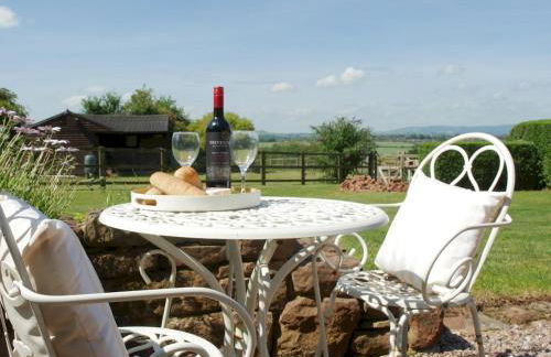 Beautiful Views Historic 16th Cent Barn Conversion - Pass the Keys - Foto 3