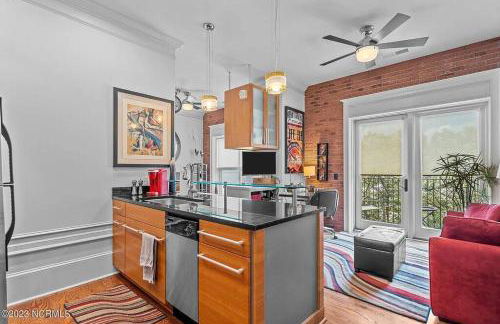 Downtown Condo*Balcony*River*Pet Friendly*Beach - Foto 14