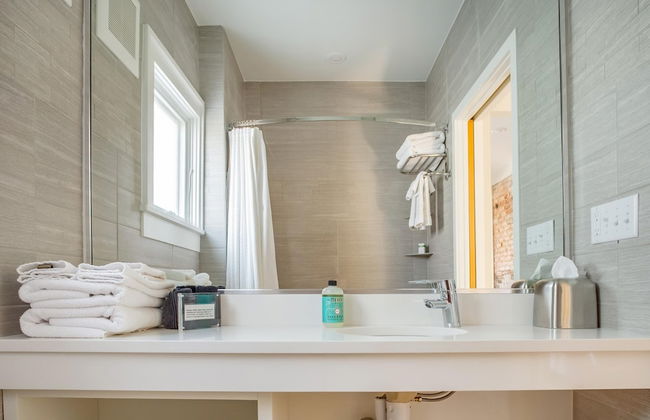 Downton Annie Apartment One 2BD 1BA Parking - Foto 13