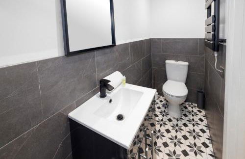 Lux Style Homes -1 BED APARTMENT close to City Centre - Free WIFI - Free Parking - Smart TV - Full Kitchen - Self Check In - Foto 38