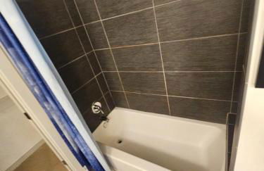 High Rise 2 Bedroom apartment in a Great location apts - Foto 33