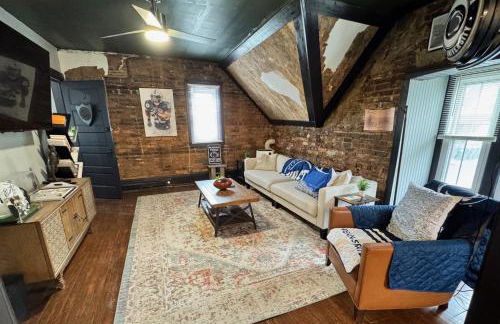 Stylish, Penn State-Themed Historic Getaway 2 Blocks from Waterfront - Foto 12