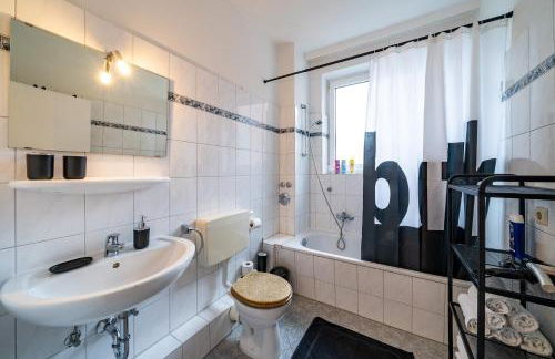 Aufzug Balkon 75m2 Zentral - Foto 6