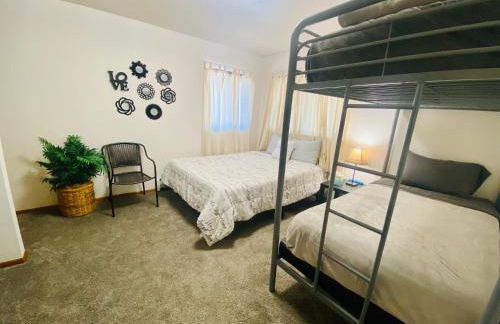 Family friendly, 3 bedroom house, with king bed for up to 15 - BBQ - Internet - jet tub - Foto 18